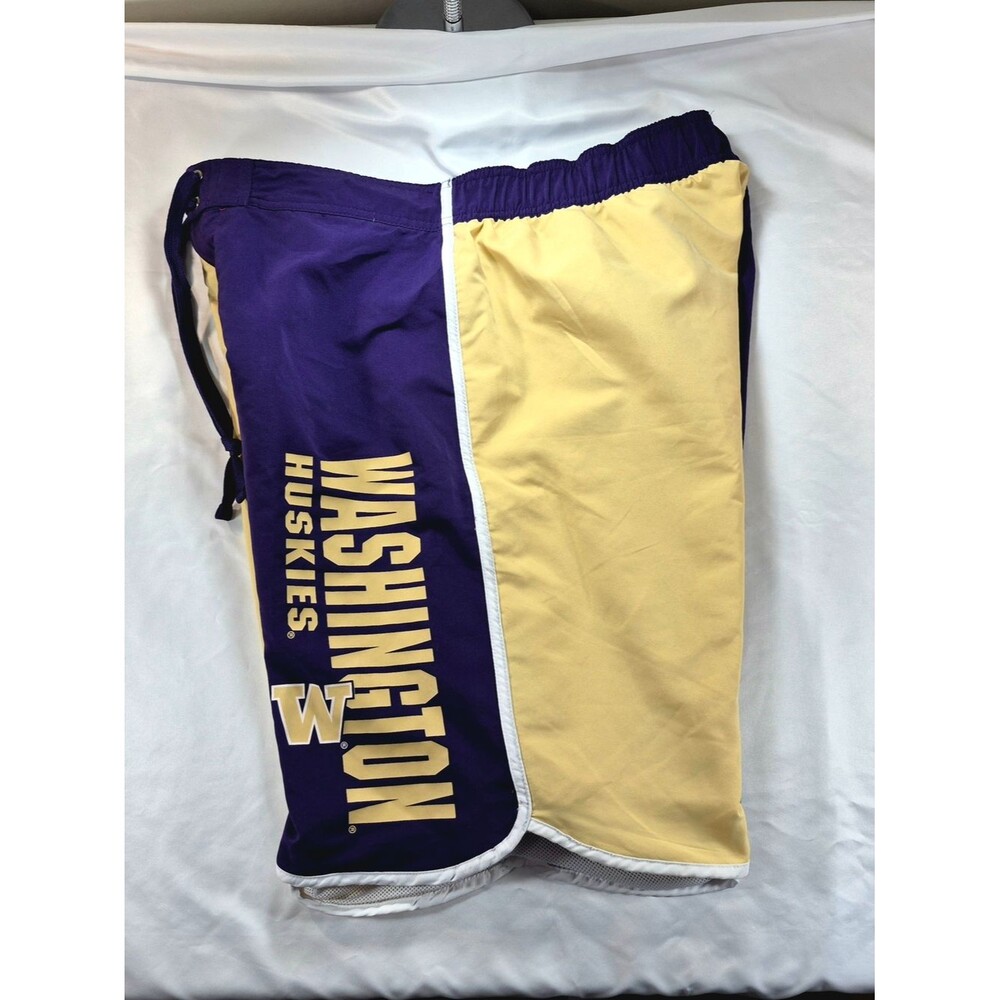 NWOT PROEDGE Washington Huskies NCAA Lined Swim Shorts - Men’s Size L